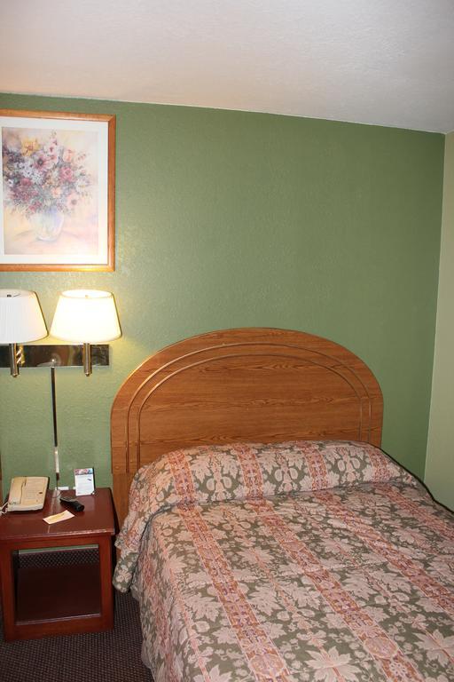 Oak Hill Inn And Suites Tahlequah Экстерьер фото
