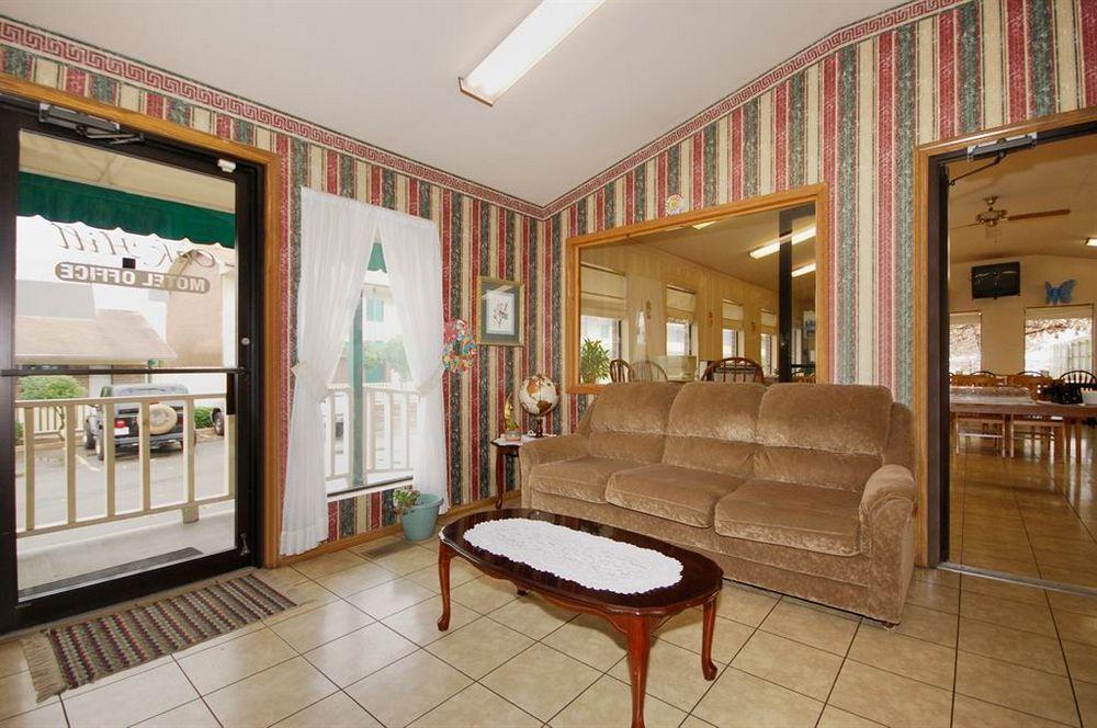 Oak Hill Inn And Suites Tahlequah Экстерьер фото