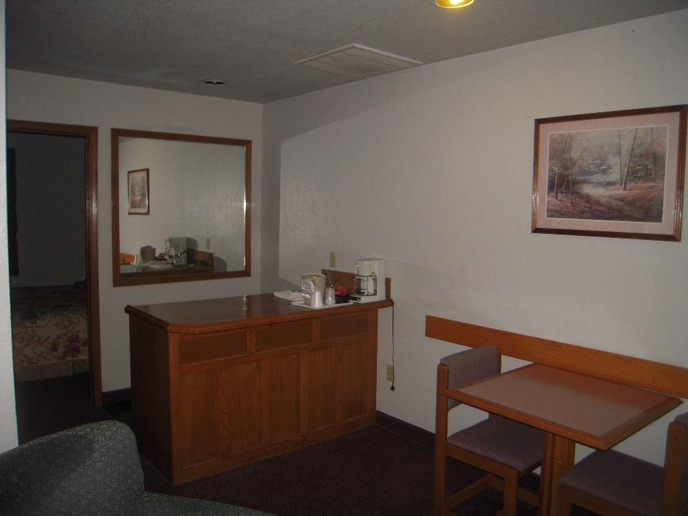 Oak Hill Inn And Suites Tahlequah Экстерьер фото