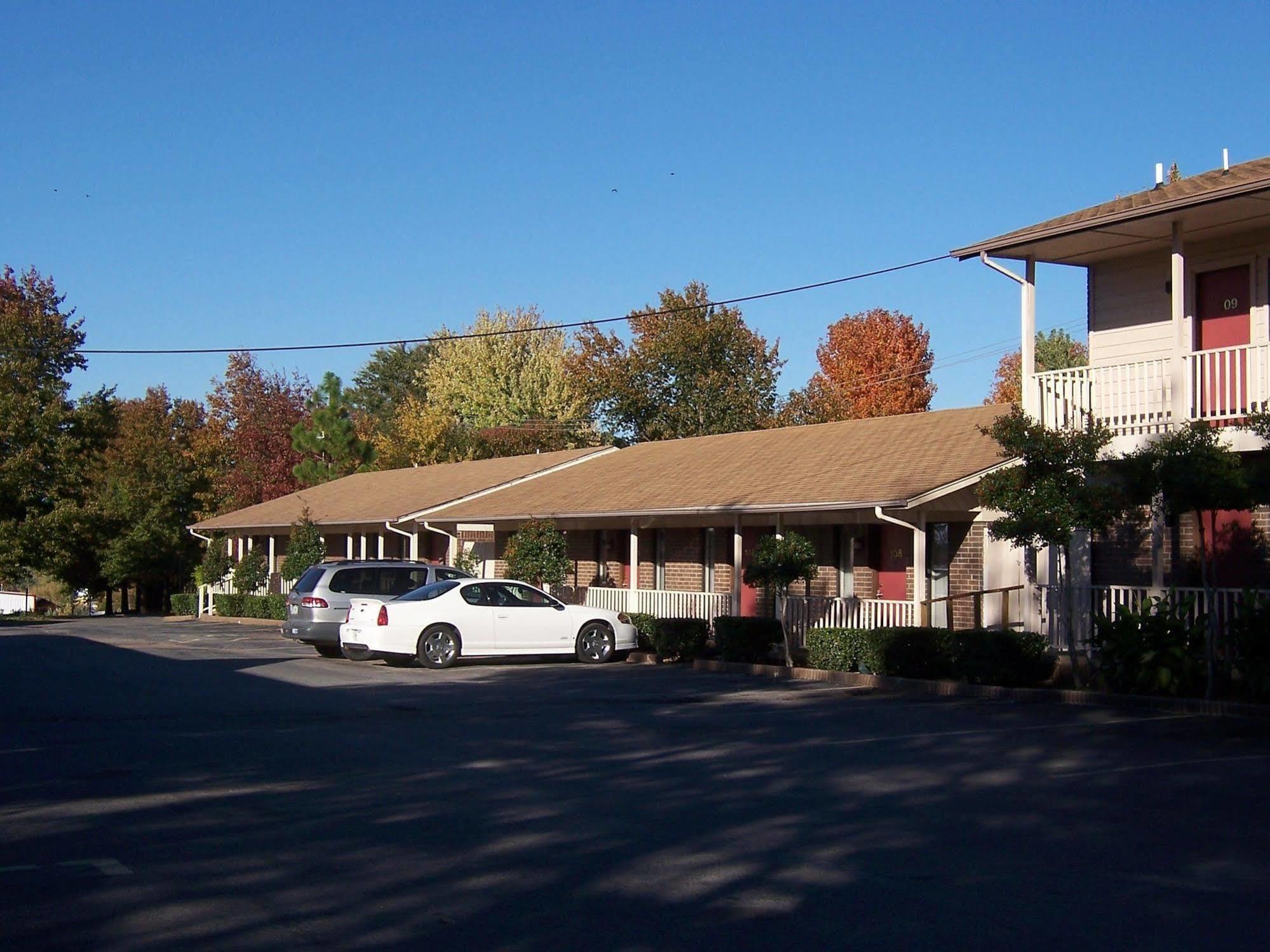 Oak Hill Inn And Suites Tahlequah Экстерьер фото