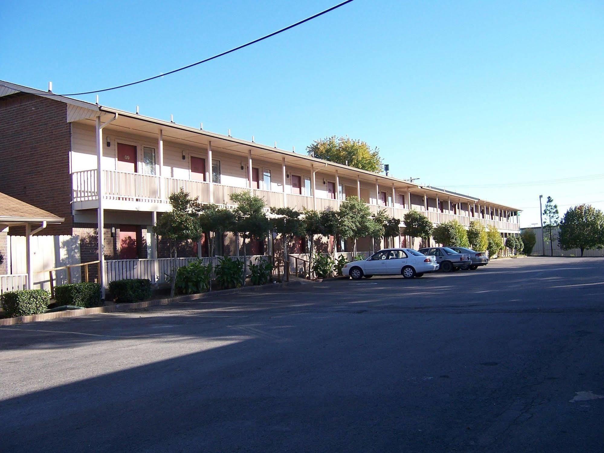 Oak Hill Inn And Suites Tahlequah Экстерьер фото