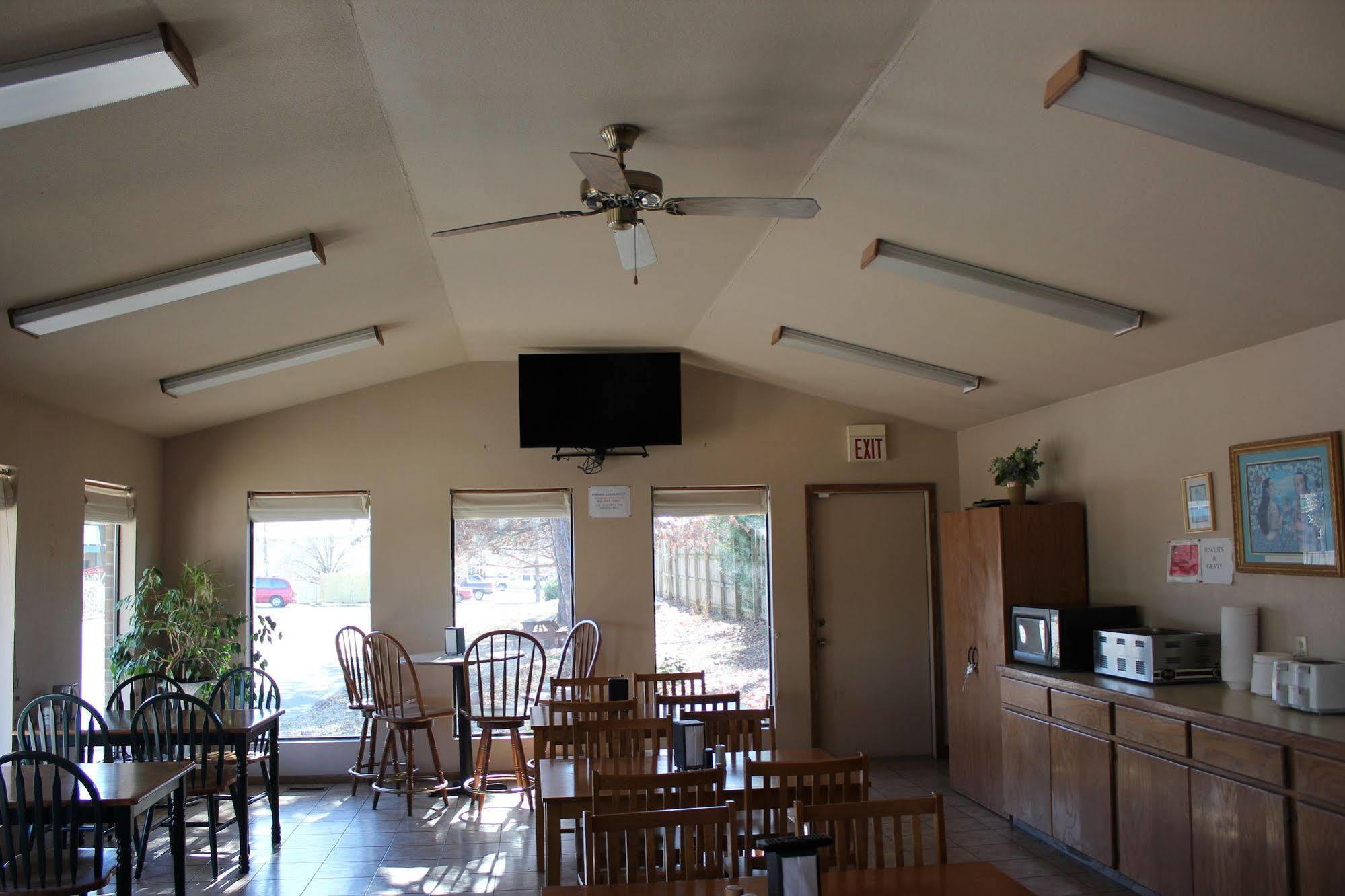 Oak Hill Inn And Suites Tahlequah Экстерьер фото