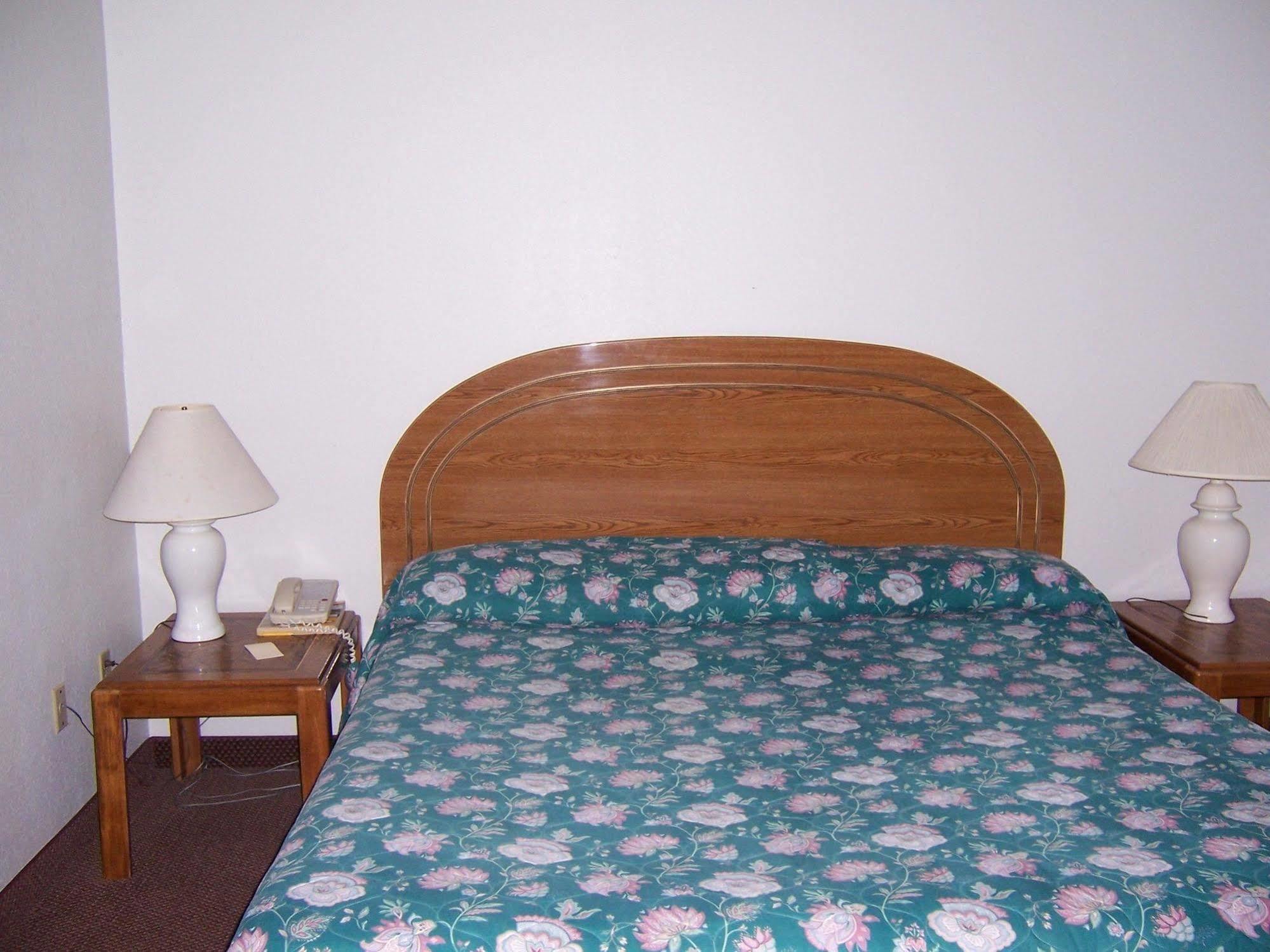 Oak Hill Inn And Suites Tahlequah Экстерьер фото