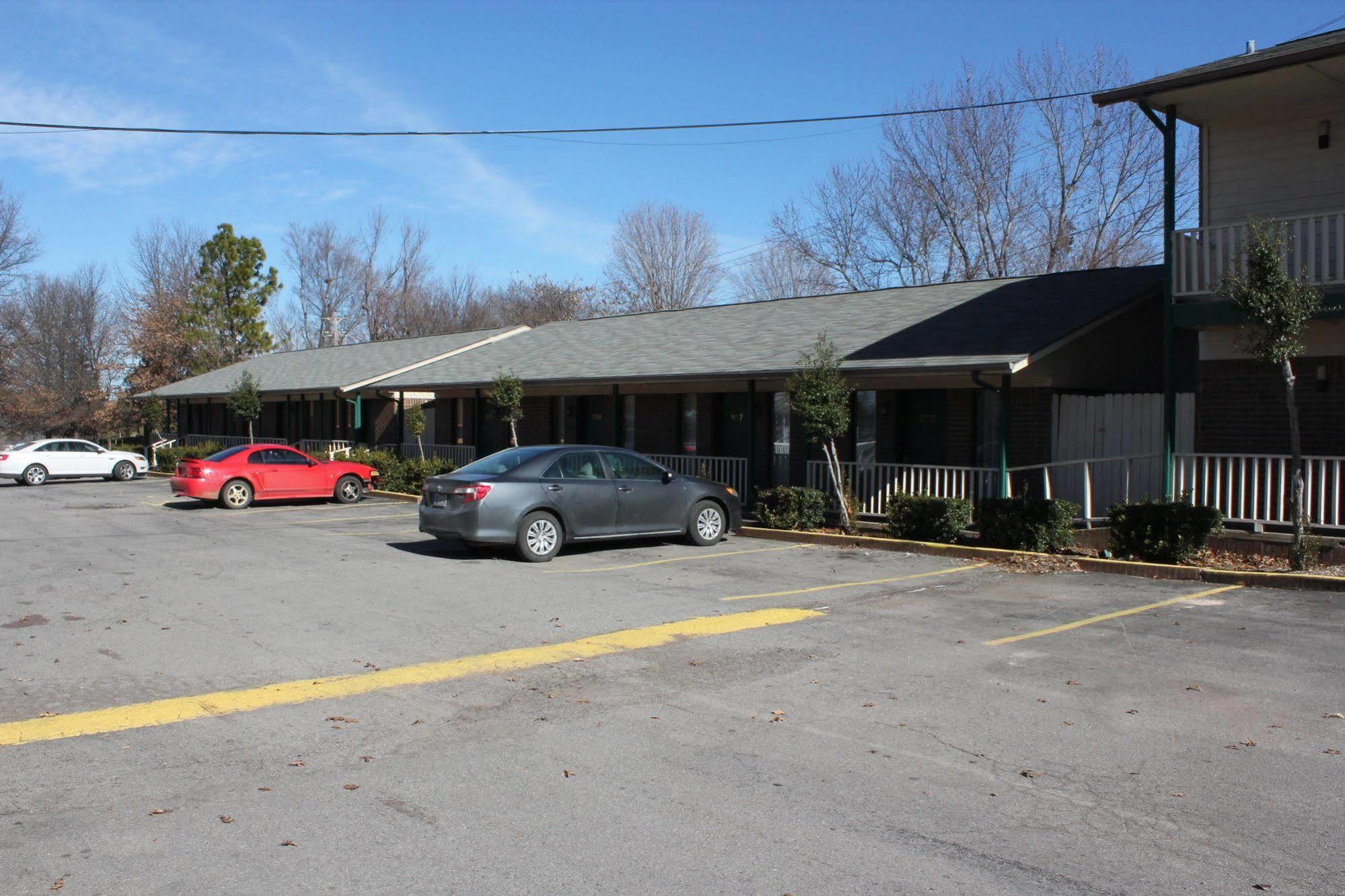 Oak Hill Inn And Suites Tahlequah Экстерьер фото